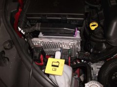 Bild des Motorraumes eines auf Autogas umgebauten Jeep Grand Cherokee 6.4 SRT